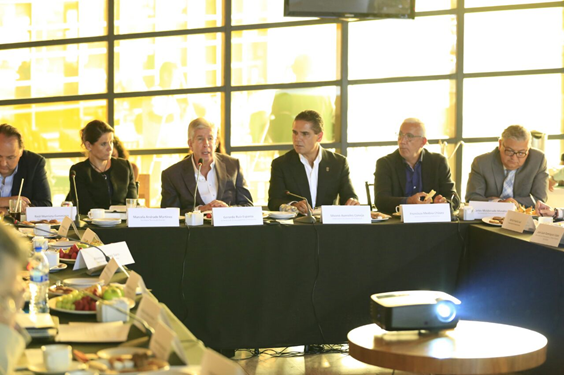 Revisan Gobernador, SCT y ciudadanos avances en infraestructura para Michoacán