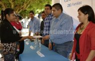 Ayuntamiento de Tangancícuaro entregó láminas a familias de escasos recursos