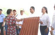 Lleva Gobierno apoyo inmediato a familias afectadas por tromba en Carácuaro