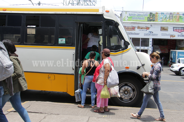 Transportistas quieren incrementar un peso cincuenta centavos la tarifa