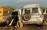 Aparatosa carambola deja tres mujeres lesionadas y una camioneta volcada en Tangancícuaro