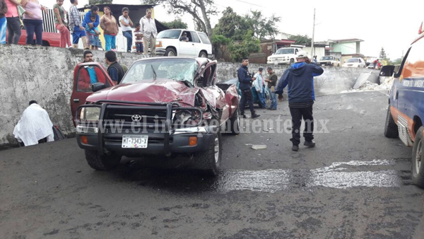 Pipa sin frenos se lleva tres vehículos en Tocumbo; al menos 8 lesionados