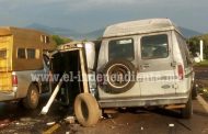 Aparatosa carambola deja tres mujeres lesionadas y una camioneta volcada en Tangancícuaro