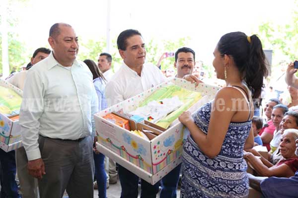 Inicia Silvano Aureoles ruta de reconstrucción social en Pinzándaro
