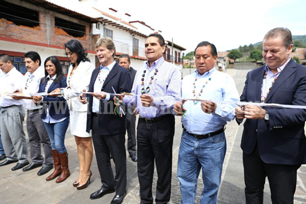 Inaugura Gobernador Silvano Aureoles Calzada Las Yácatas en Tzintzuntzan