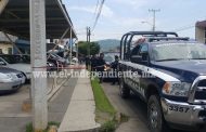 Un muerto y un lesionado deja ataque a balazos en lote de venta de autos en Zamora