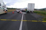 Dos muertos y un herido al chocar contra la caja de un tráiler en la Autopista de Occidente