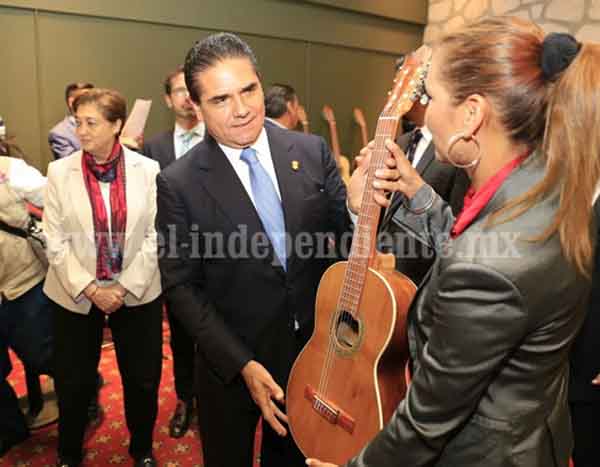 Continúa Gobernador trabajos para fortalecer la educación en Michoacán