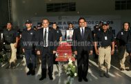 Gobernador rinde homenaje a agentes caídos en el cumplimiento de su deber