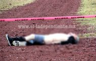 Semidesnudo y con impactos de bala encuentran cadáver en brecha de Zamora