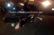 Joven pareja resulta herida al chocar dos veces con su moto en Zamora