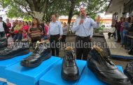 En Ixtlán dotan de calzado escolar a cerca de dos mil infantes