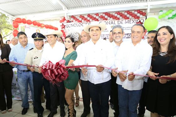 Inaugura Gobernador  Expo Feria de Apatzingán 2016