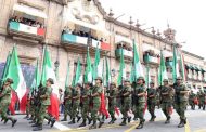 Gobernador y titular de Sedena presencian desfile conmemorativo al natalicio de José María Morelos