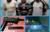 Detiene Policía Michoacán a 3 hombres con un arma de fuego y droga en Zamora