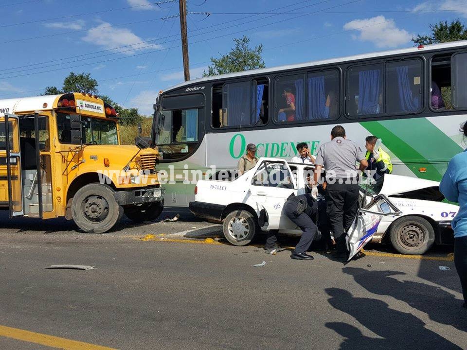 Aparatoso choque en Charapaco deja 6 lesionados, dos de ellos prensados