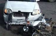Encontronazo entre auto y moto deja un joven lesionado en el Infonavit Arboledas de Zamora