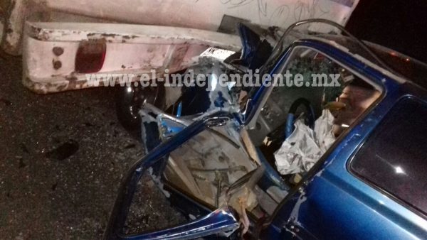 Matrimonio herido tras chocar contra camión de Santorini descompuesto en Purépero