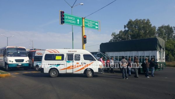 Zamora y Jacona sin transporte público; bloqueos parciales de vialidades por transportistas
