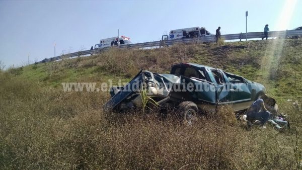 Nueve lesionados al volcar camioneta en La Piedad