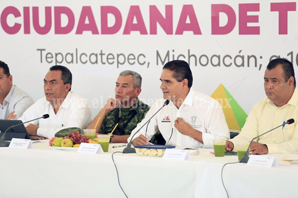 Establece Gobernador primeros compromisos con Comité Ciudadano de Tepalcatepec