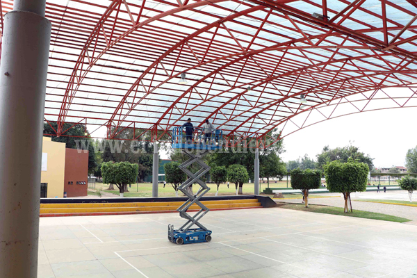 Dan mantenimiento a instalaciones de Unidad Deportiva “El Chamizal”