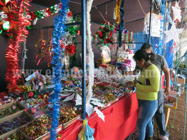 Productos chinos dan amarga navidad a tianguis navideño