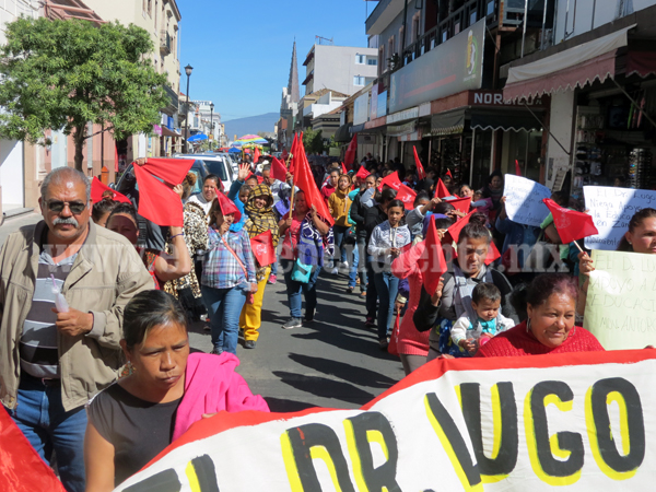 Tras manifestación y bloqueo de calles, Antorchistas logran pago a maestros
