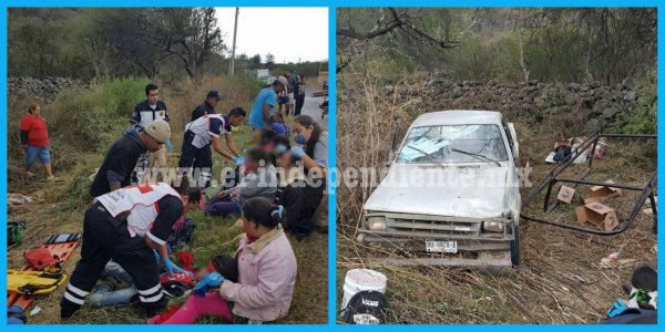 13 jornaleros lesionados al volcar camioneta en Ario de Rayón