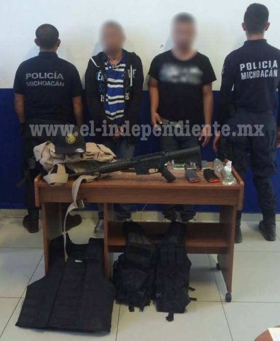 Con armas, droga y auto robado, capturan dos hombres en Jiquilpan