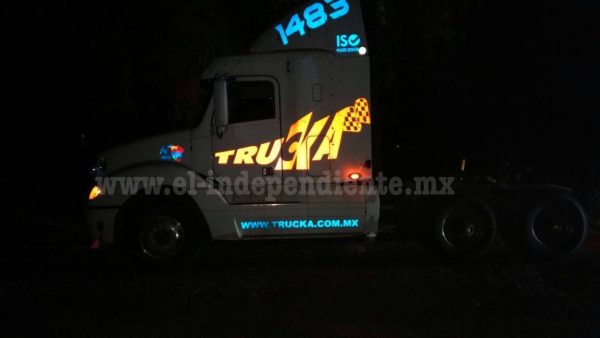 Policía Federal recupera dos camiones robados en la carretera Zamora - Ecuandureo