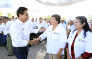 Cumple Gobernador con apoyos sociales comprometidos en Felipe Carrillo Puerto, municipio de Buenavista
