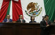 Asiste Gobernador a conmemoración del Centenario de la Constitución Mexicana en el Congreso de Michoacán