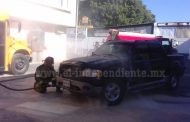 Arde camioneta en negocio de llantas de Zamora