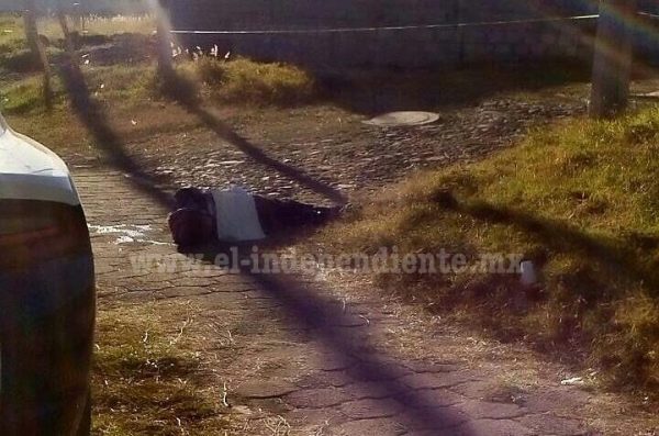 Abandonan un ejecutado sobre la carretera Jacona - Jiquilpan