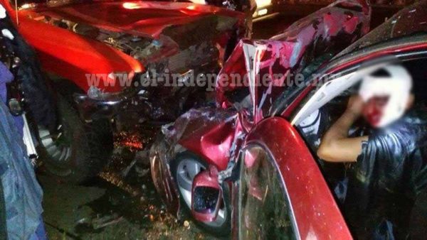 5 lesionados tras aparatoso choque en Tangamandapio
