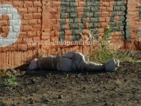 Hallan cadáver decapitado y encobijado, en Zamora