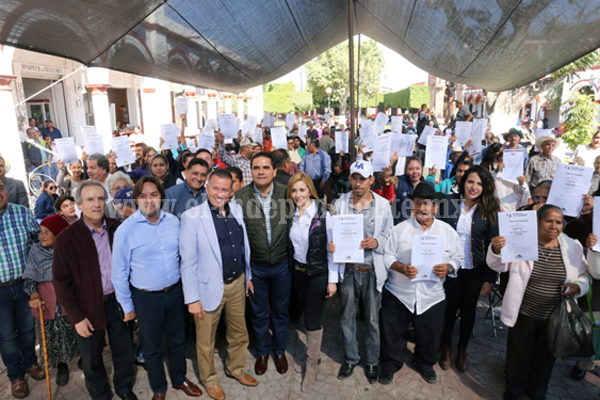 Entrega Silvano Aureoles apoyos para el desarrollo social en Jiquilpan