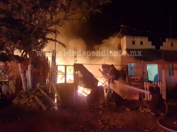 Arden tres casas de cartón en Zamora
