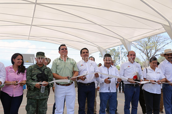 Gobernador inaugura y arranca obras por más de 12mdp en Úspero, municipio de Parácuaro