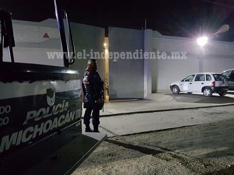 Lanzan granada de mano en estacionamiento de casino, en Zamora