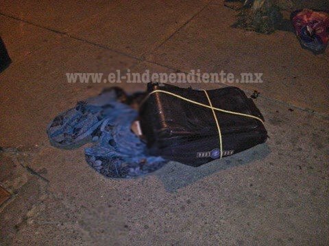 Abandonan cadáver desmembrado dentro de una maleta, en Sahuayo