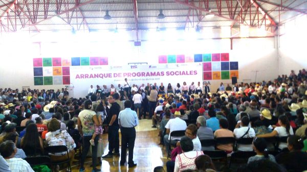 Arranca Silvano Aureoles programas sociales por casi 600 mdp para las y los michoacanos