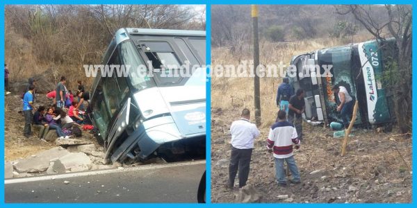 Se impactan autobuses en Ecuandureo; 45 lesionados