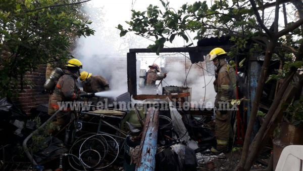 Incendio en la colonia Lázaro Cárdenas moviliza a Bomberos de Zamora
