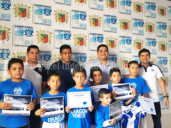 Niños de Tangancícuaro destacaron en campamento que organizó FC Porto