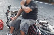 Motociclista herido al chocar contra camioneta en la Zamora – La Barca