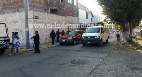 Del al menos 7 balazos es ultimado a bordo de una camioneta en Zamora