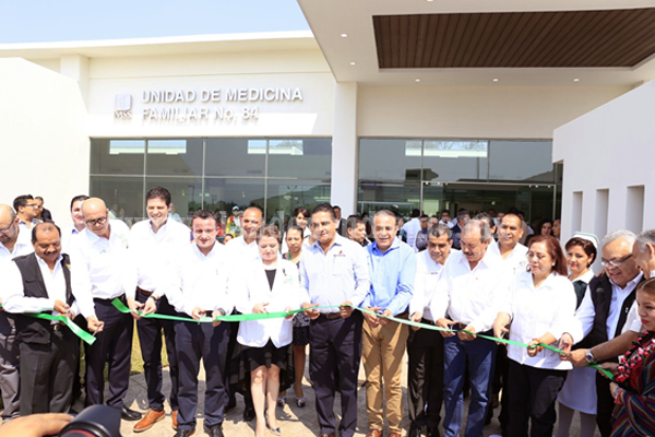 Inauguran Gobernador y director general del IMSS Unidad de Medicina Familiar No. 84 en Tacícuaro