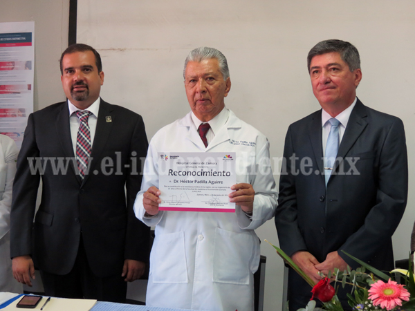 Casi mitad de egresados de facultad de medicina “Ignacio Chávez” se especializan